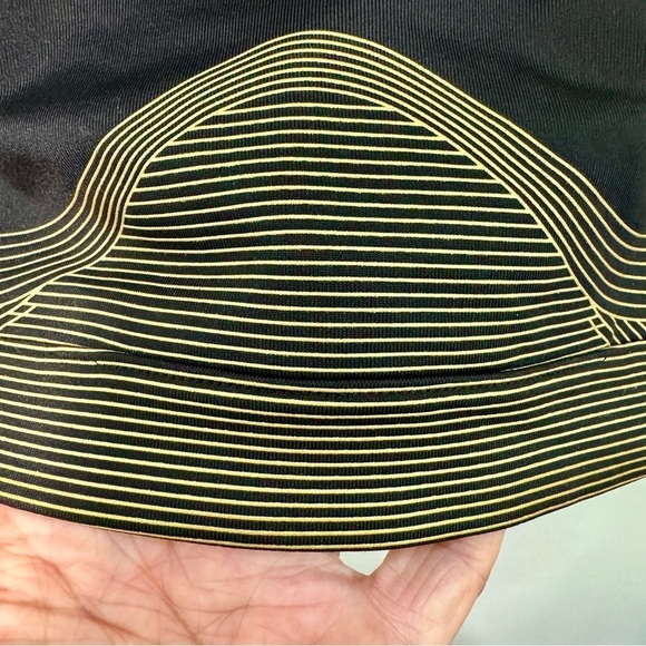 NWT - Victoria's Secret Player Shine Black and Gold Sports Bra - Size: Large - Picture 7 of 7